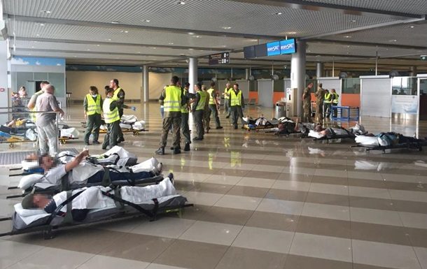 Військові вилетіли спецрейсом з київського аеропорту Бориспіль у Берлін, де вони пройдуть курс лікування.