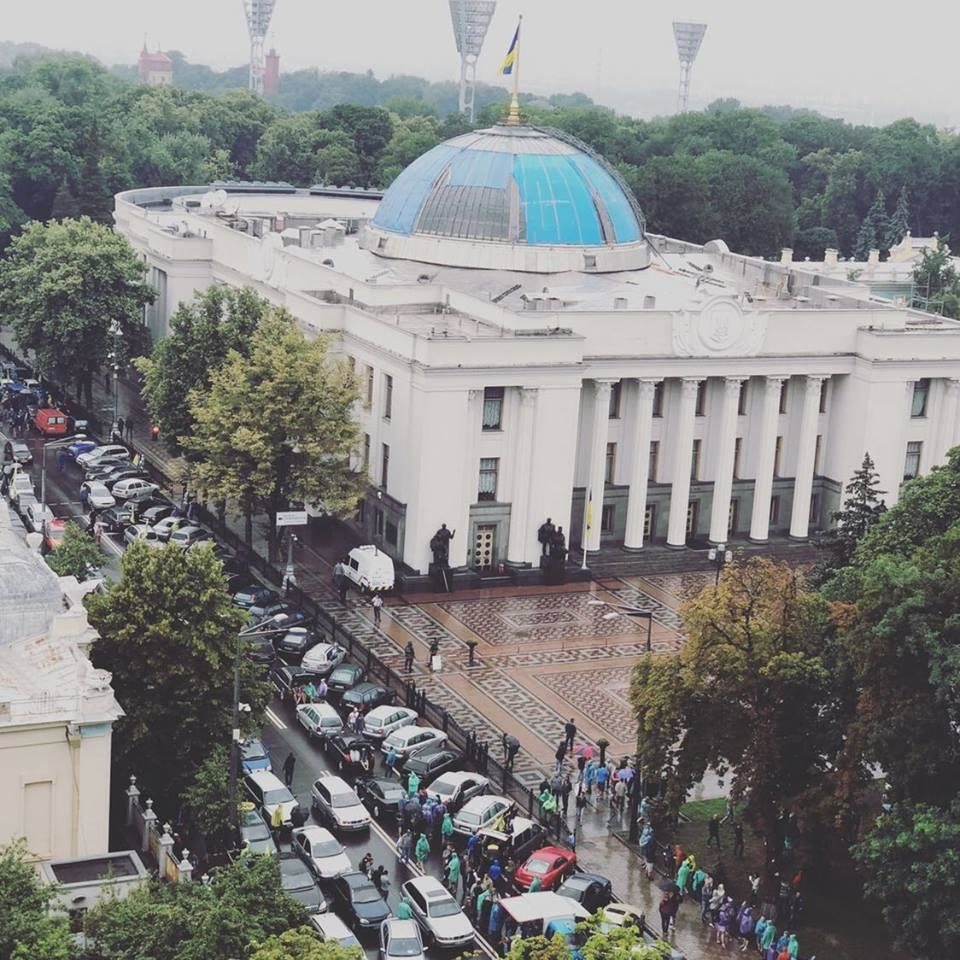 У центрі Києва проходить акція протесту громадської організації Авто Євро Сила. Євробляхи спричинили затори.