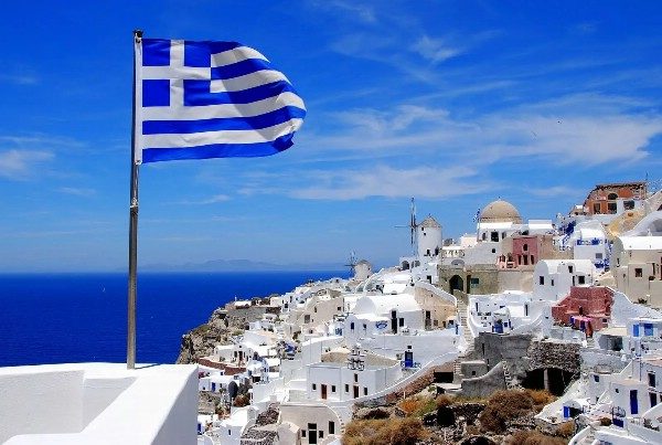 Грецький уряд вирішив вислати двох російських дипломатів і заборонити в'їзд іще двом, звинувачуючи їх у втручанні у внутрішні справи.