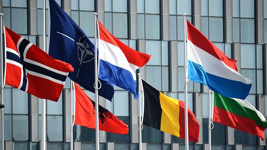 НАТО направила Скоп'є офіційне запрошення вступити до альянсу, після того як буде остаточно врегульовано спір Греції з Македонією про перейменування останньої.