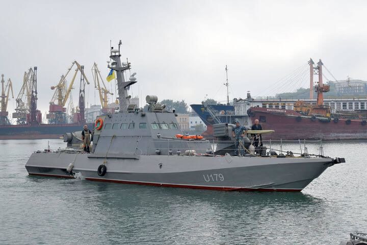 З кінця квітня цього року прикордонники РФ затримали майже 100 українських суден в Азовському морі.