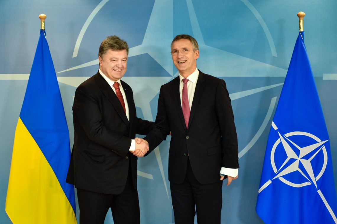 У Брюсселі вранці в четвер пройшла спільна прес-конференція президента України Петра Порошенка та генерального секретаря НАТО Єнса Столтенберга.