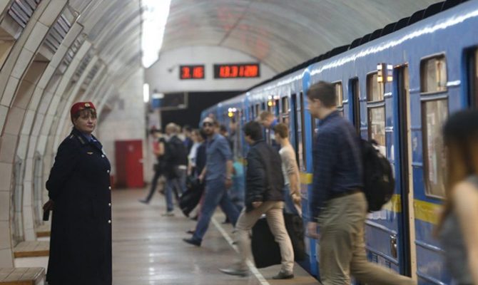 Київська міська державна адміністрація підписала розпорядження про підвищення тарифів у громадському транспорті столиці з 14 липня.