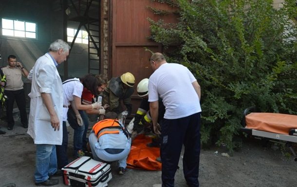 У Дніпрі на вулиці Курсантская близько 16:50 до четвер, 12 липня, стався вибух на одному з підприємств. Загинули двоє людей.