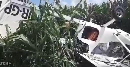 У Сумській області неподалік села Миколаївка розбився літак, який обробляв кукурудзяне поле, пілот загинув на місці.