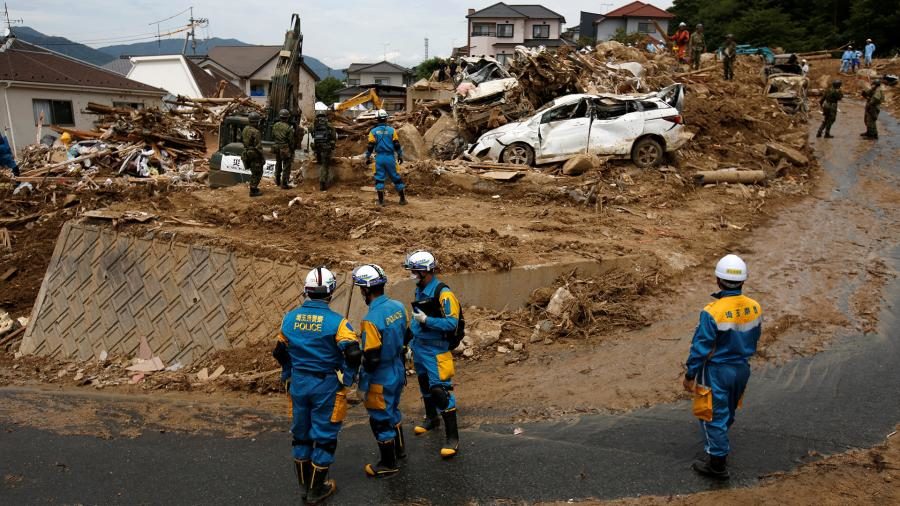 В Японії число загиблих в результаті повеней, які були викликані потужними зливами, досягло 216 людей.