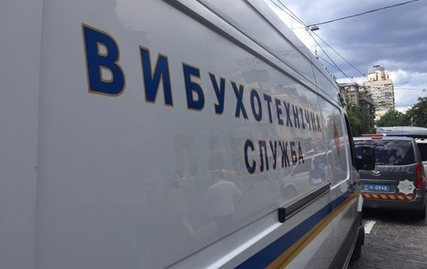 В Одесі в поліцію надійшло повідомлення про те, що торговий центр Новий привіз на вулиці Пантелеймонівській, замінований.