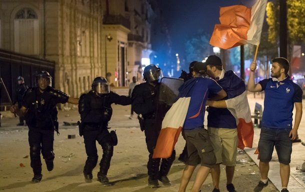 Заворушення сталися ввечері 15 липня у французьких містах під час святкування перемоги збірної країни на чемпіонаті світу з футболу-2018.
