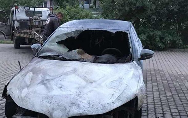У ніч на понеділок, 16 липня, сталося загоряння автомобіля військовослужбовця Держприкордонслужби України – офіцера внутрішньої та власної безпеки відомства.