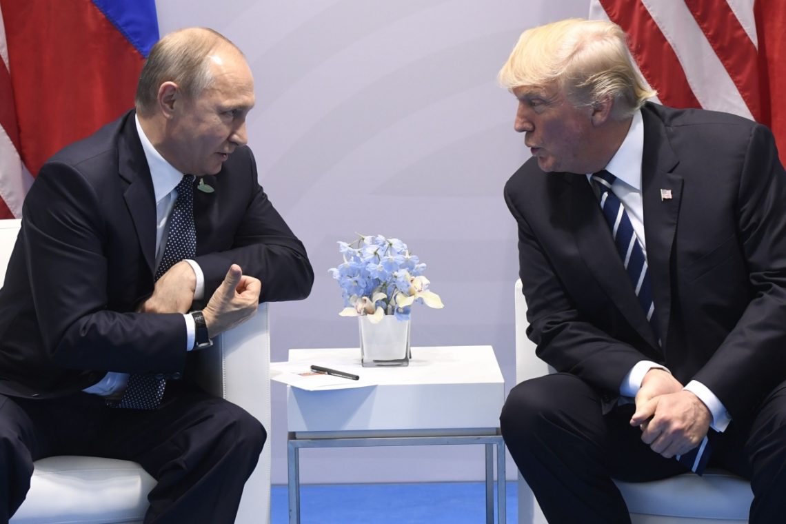 Президент США Дональд Трамп привітав президента РФ Володимира Путіна з проведенням одного з найкращих чемпіонатів світу з футболу.