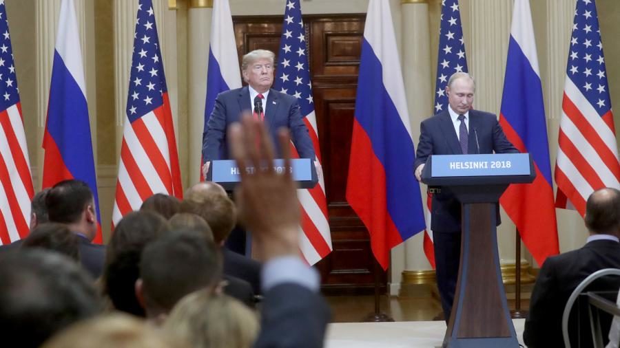 Тема так званого втручання Москви у вибори президента США стала однією з центральних в переговорах російського і американського президентів - Володимира Путіна і Дональда Трампа.