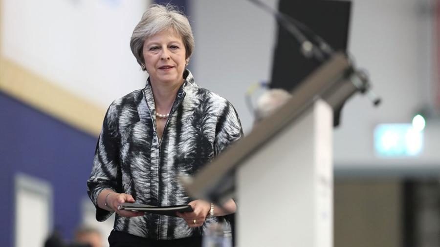 Премьер Британии Тереза Мэй пригрозила несогласным с ее планом по Brexit депутатам-консерваторам досрочными выборами.