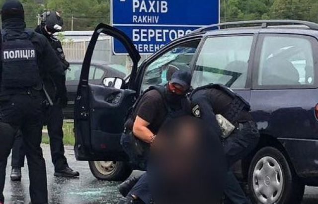 У середу, 18 липня, у Мукачеві Закарпатської області поліція провела спецоперацію із затримання учасників банди наркоторговців.