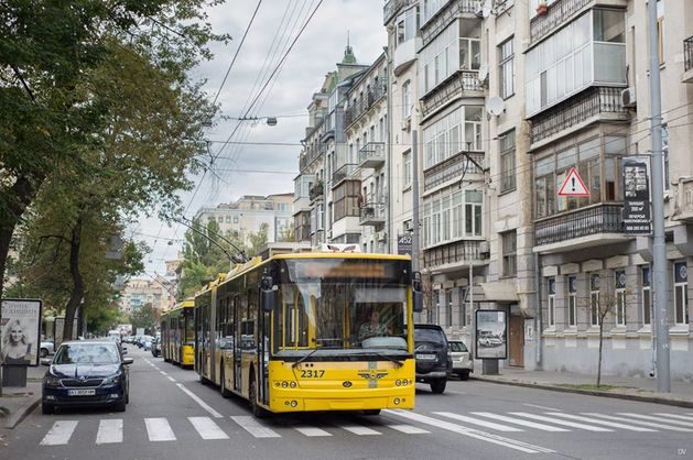 Київрада проголосувала проти заборони на підвищення вартості проїзду в громадському транспорті столиці.
