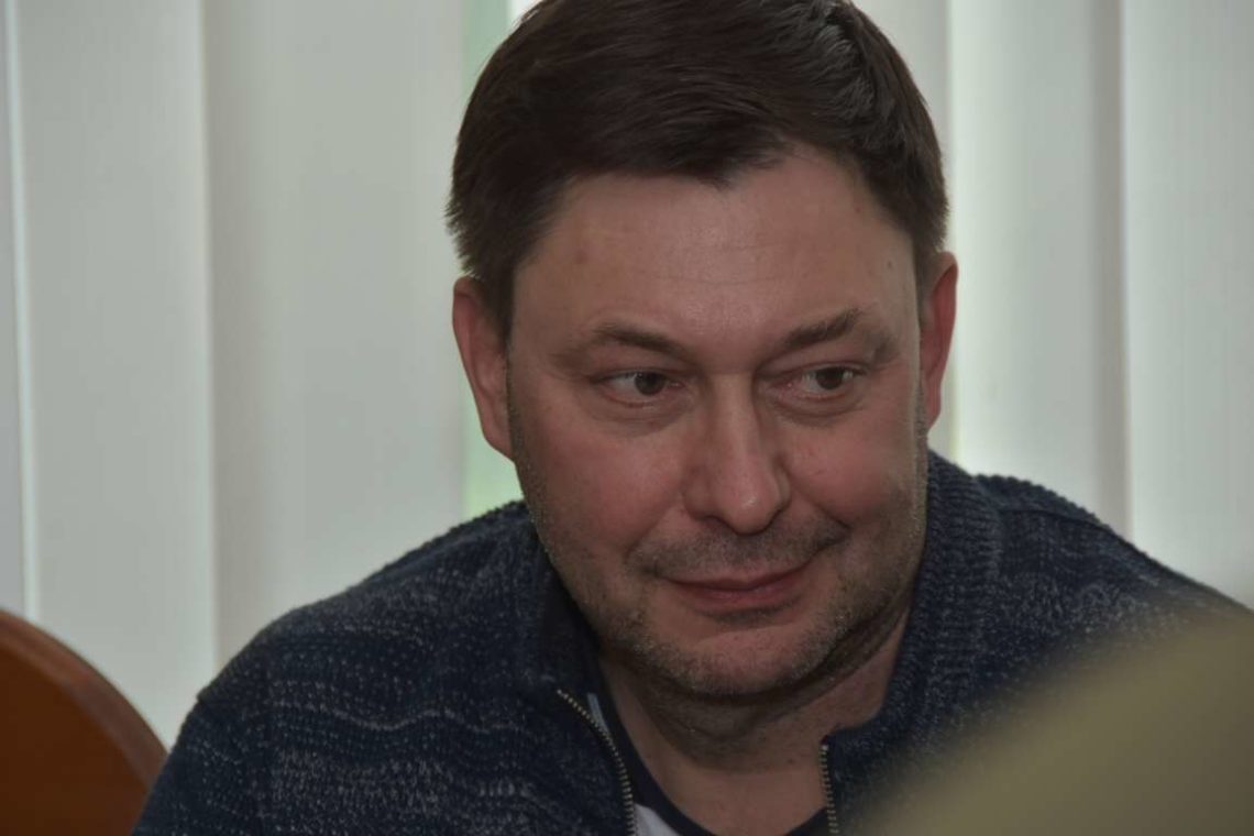 Майно головного редактора РІА Новости Украина, підозрюваного в державній зраді і незаконному зберіганні зброї, заарештовано.