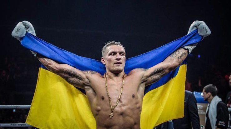 Украинский боксер Александр Усик победил россиянина Мурата Гассиева и стал абсолютным чемпионом мира в крузервейте.