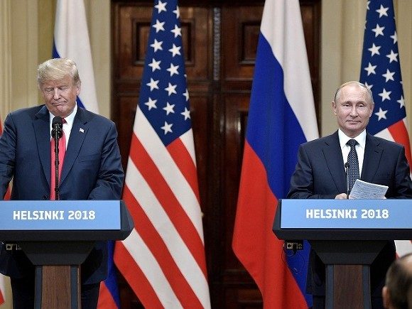 Президент США Дональд Трамп звинуватив «фейкові ЗМІ» в спробі очорнити його зустріч з президентом РФ Володимиром Путіним.