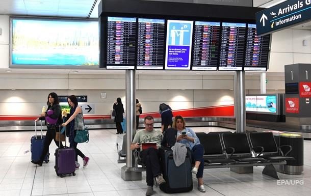 Група українських туристів застрягла в аеропорту Барселони. Вони очікують свою посадку більш як чотири години.