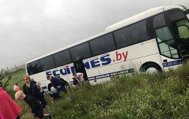 Вранці в понеділок, 23 липня, поблизу села Йосипівка Київської області сталася аварія з пасажирським автобусом.
