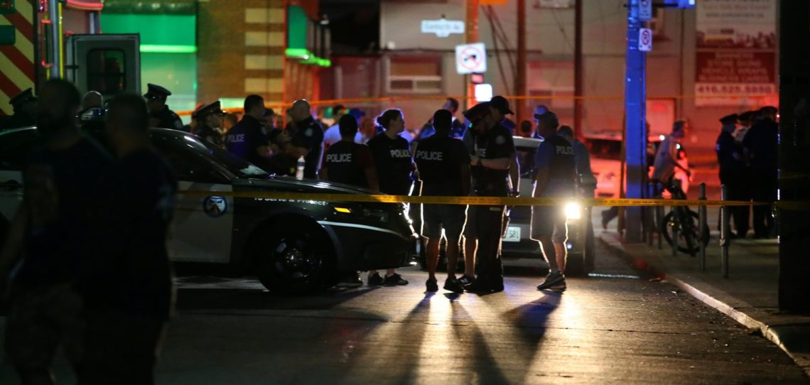 В Канаде установили, что нападавшим, который расстрелял 15 человек в Торонто, оказался 29-летний местный житель Фейсал Хусейн.