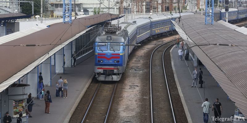 У Запорізькій області на станції Пологи в поїздіКиїв-Бердянськ при підведенні локомотива постраждали 26 пасажирів.