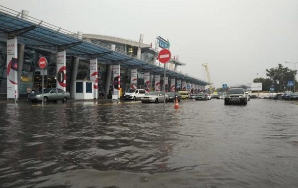 У середу, 25 липня, в Києві за декілька годин випала тримісячна норма опадів.Сьогодні очікується погіршення погодних умов і продовження дощу.