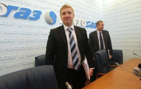 Голова правління Нафтогазу України Андрій Коболєв і комерційний директор Юрій Вітренко отримали близько 70 відсотків від всієї суми премій за перемогу в Стокгольмському арбітражі.
