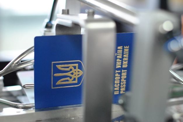 В Україні оформлення та отримання біометричних закордонних паспортів відбувається без будь-яких затримок.