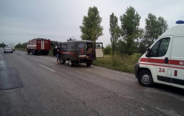 У селі Мишурин Ріг Верхньодніпровського району зіткнулися автомобілі Hyundai Sonata і ВАЗ 21053.