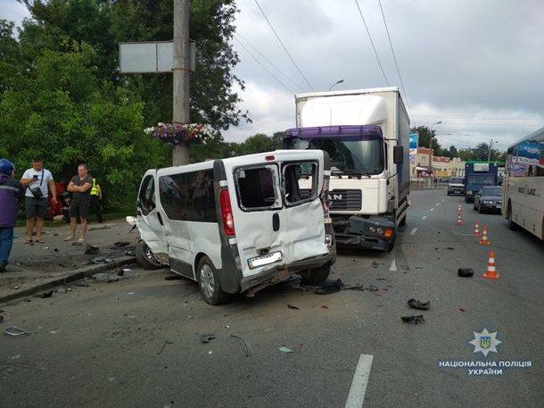 У п'ятницю, 27 липня, у Вінниці сталася масштабна аварія за участю чотирьох автомобілів, в результаті чого загинула одна людина, ще троє – постраждали.