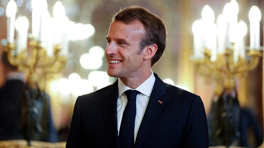 Рейтинг президента Франції Еммануеля Макрона побив антирекорд, опустившись до найнижчого показника в 37 відсотків.