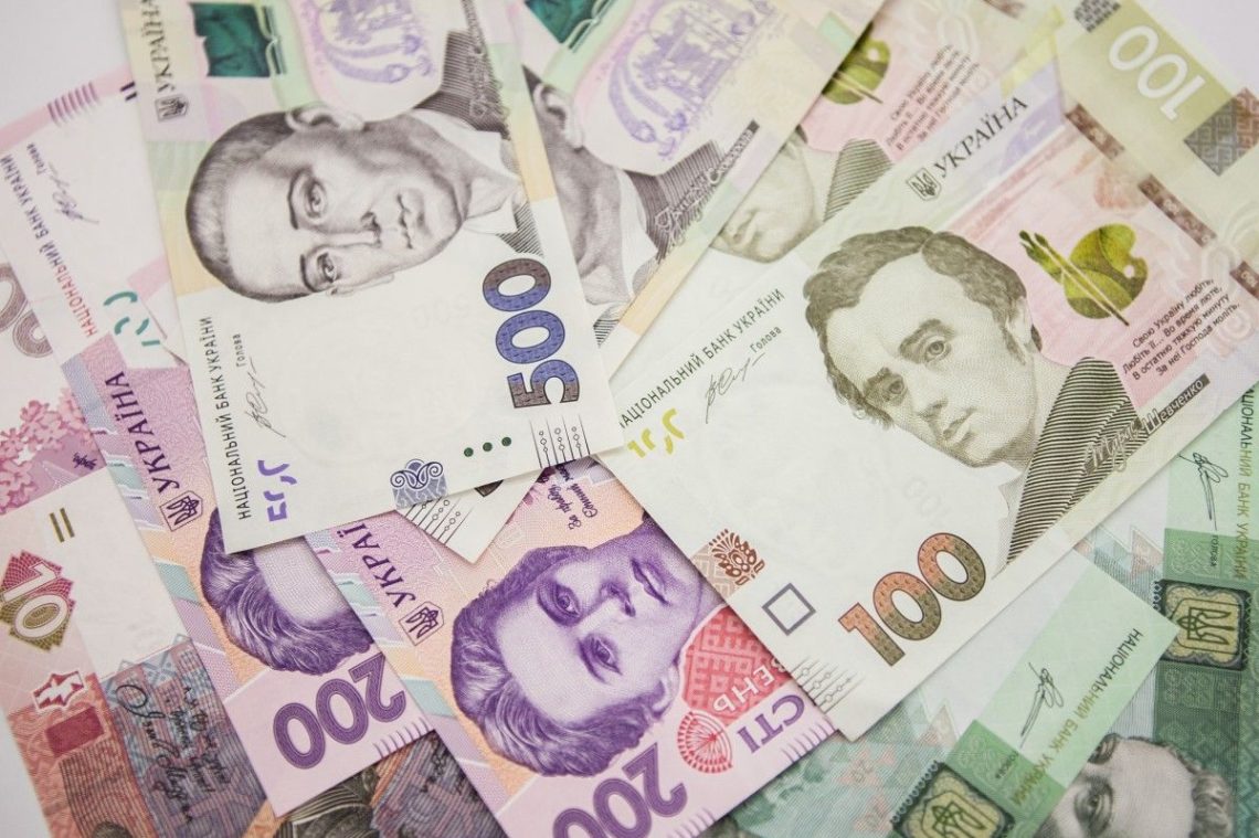 В июне самая высокая средня зарплата зафиксирована в Донецкой области, ее размер достиг 9774 гривен.