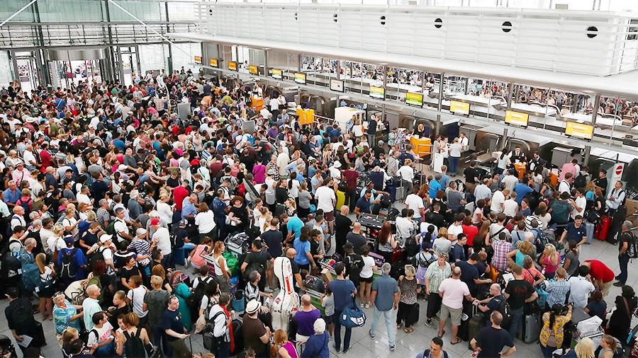 В аеропорту Мюнхена 29 липня скасували 330 з 800 рейсів після інциденту, який стався напередодні з однієї з пасажирок.