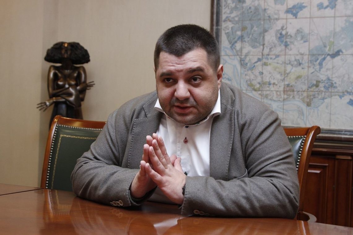 Депутат Александр Грановский не торопится выполнять свои обещания. Почти за четыре года выполнены лишь два из 12.
