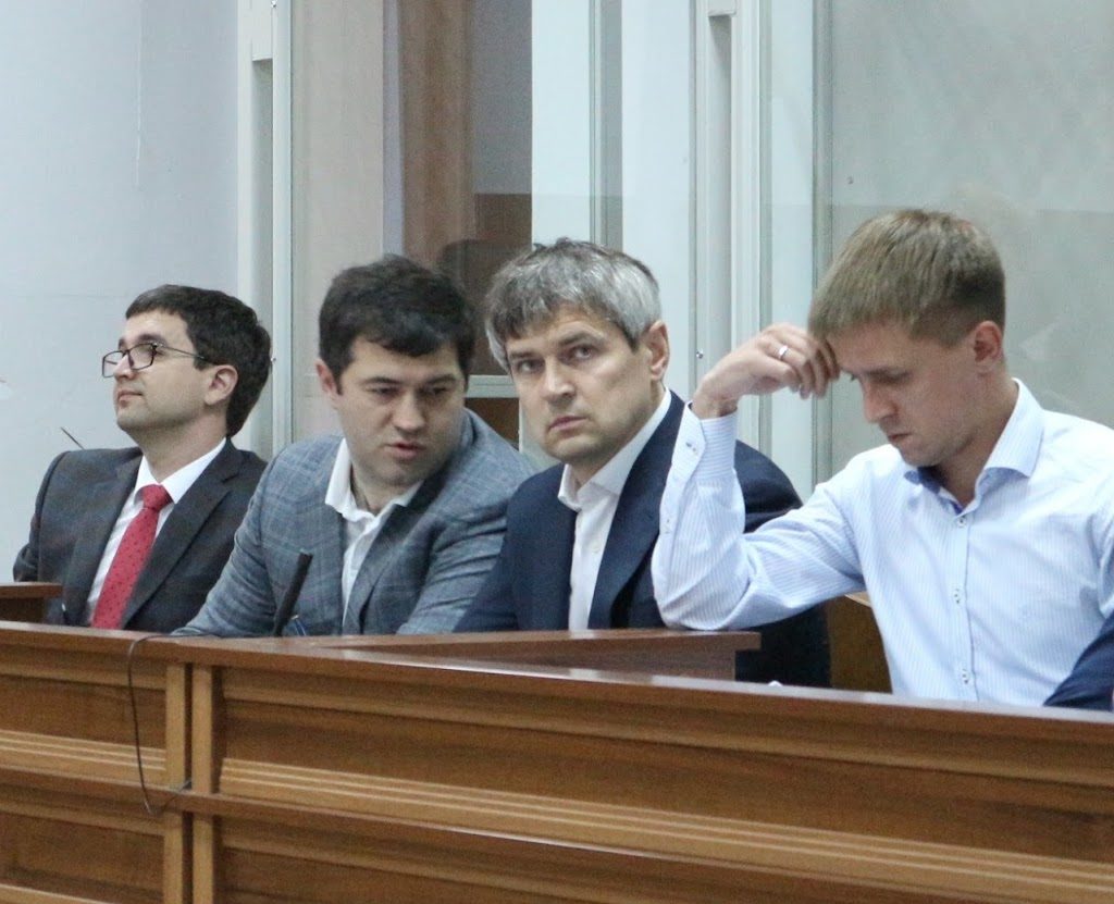 Антикорупційні прокурори продовжили зачитувати обвинувальний акт стосовно колишнього головного фіскала України.