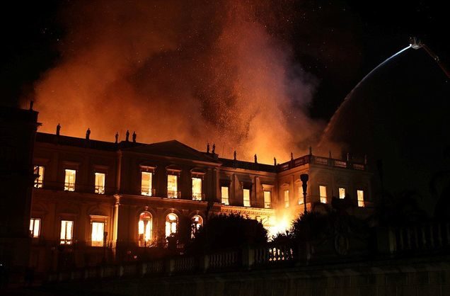 У Ріо-де-Жанейро сталася пожежа в Національному музеї Бразилії, який є найстарішою науковою установою країни.