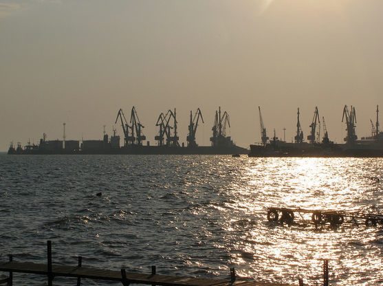 СНБО утвердил комплекс мер по защите национальных интересов в акватории Черного и Азовского морей и Керченском проливе, где Россия препятствует морскому транзиту.