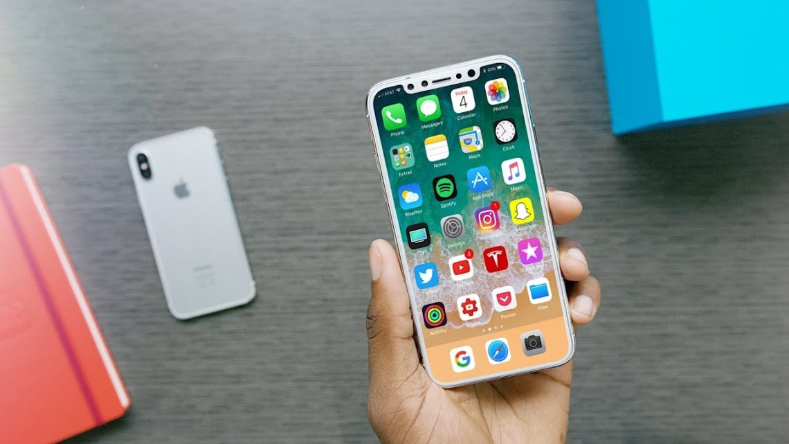 iPhone X Plus или Max будет стоить дороже тысячи долларов. Больше аналитиков заинтриговала модель, которая может получить 6,1-дюймовый дисплей.