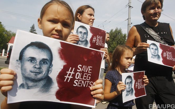 Европейская народная партия номинировала украинского политического заключенного Олега Сенцова на получение премии За свободу мысли имени Андрея Сахарова.