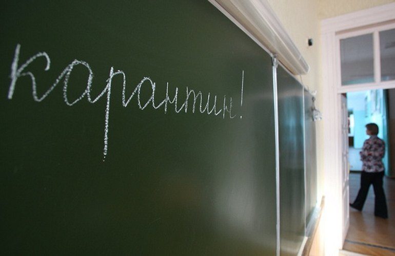 В Днепре закрыли школу где массово заболели дети. Карантин объявлен до 21 сентября. Отравились 18 учеников.
