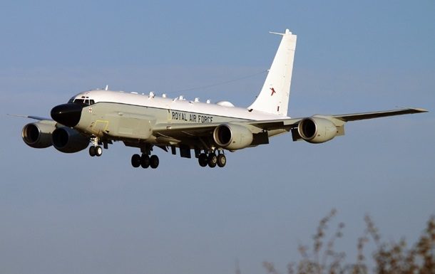 Літак-розвідник RC-135W протягом декількох годин курсував уздовж узбережжя Криму і Краснодарського краю РФ.