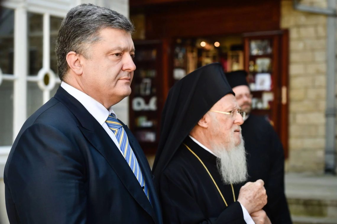 Президент України Петро Порошенко подякував  Вселенському патріарху Варфоломія за незмінну позицію щодо надання автокефалії Українській православній церкві.