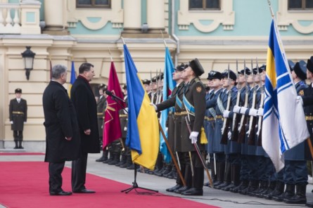 В субботу, 24 ноября, президент Украины Петр Порошенко провел встречу с президентом Латвийской Республики Раймондсом  Вейонисом, который находится с официальным визитом в Украине.