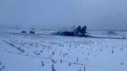Scramble были представлены фотографии крушения самолета Су-27 в Украине, в результате которого погиб пилот.