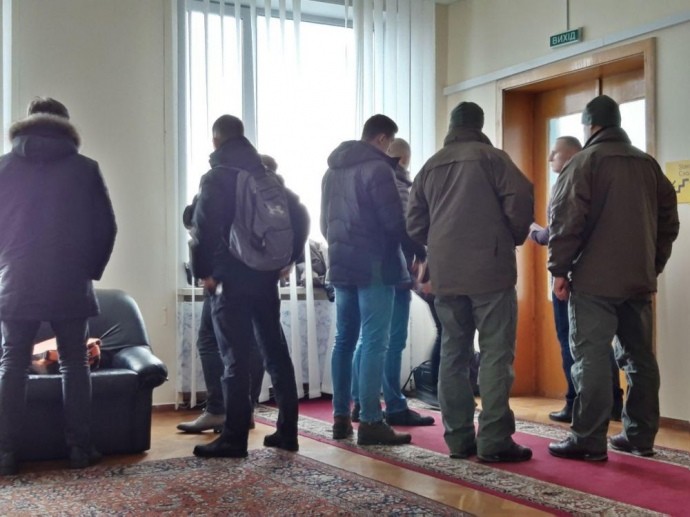 Співробітники НАБУ проводять обшуки в Полтавській обласній державній адміністрації, у тому числі, у кабінеті першого заступника голови адміністрації Андрія Пісоцького.