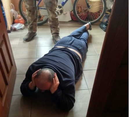 Сотрудники Службы безопасности Украины и спецподразделения Национальной полиции КОРД задержали находившегося в розыске гражданина Грузии Вано Надирадзе.