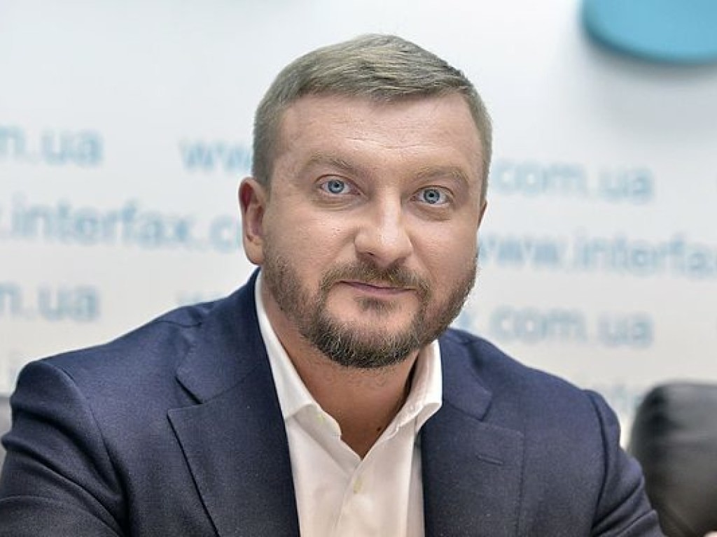 Министр юстиции Павел Петренко заявил о том, что перед вторым туром украинцы также могут обратиться в центры регистрации, если хотят проголосовать не по месту регистрации.