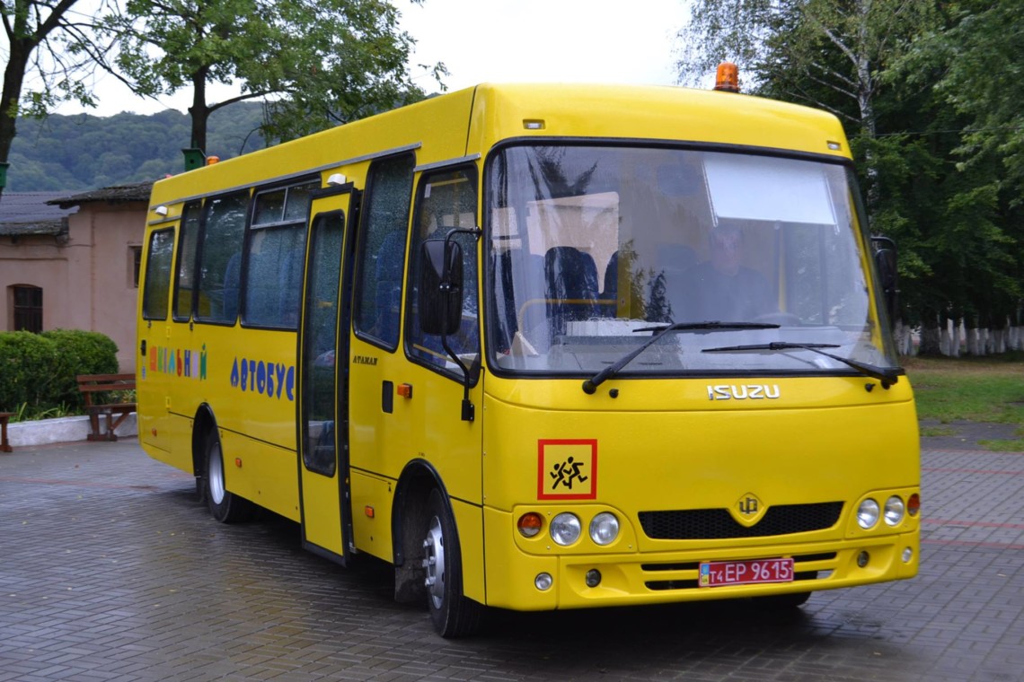 Місцеві органи самоврядування отримали з державного бюджету 500 млн гривень, з яких 325 млн буде використано для купівлі шкільних автобусів, а ще 175 - на придбання спеціальних автомобілів для інклюзивно-ресурсних центрів.