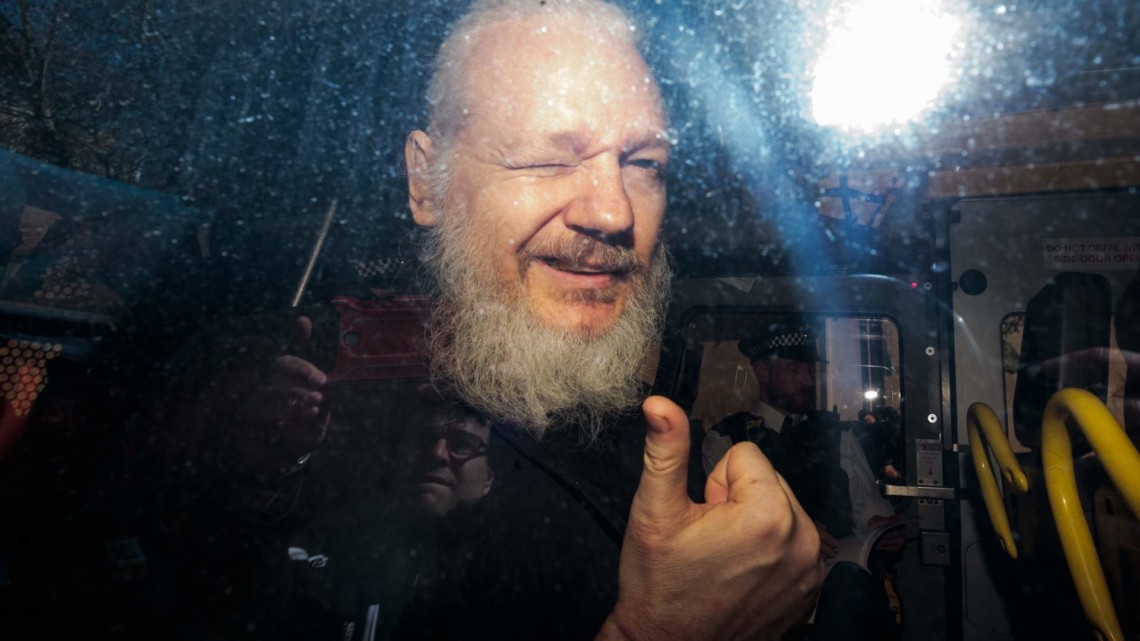 Основатель Wikileaks Джулиан Ассандж в четверг предстанет перед судом в Великобритании. Cостоится и слушание по запросу США об экстрадиции.