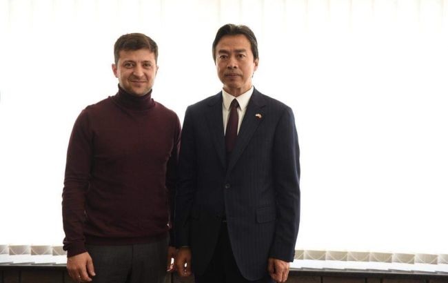 Новоизбранный президент Владимир Зеленский провел встречу с послом Китая в Украине Ду Веем, в ходе которой стороны обсудили развитие сотрудничества между странами.